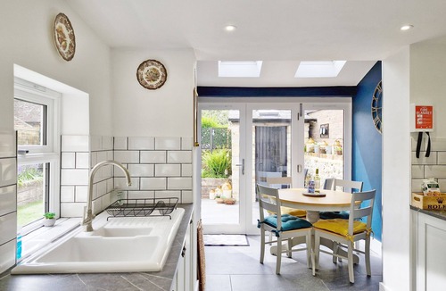 Chichester House | Four Priory Road, Chichester - a cottage that sleeps 4 guests in 2 bedrooms