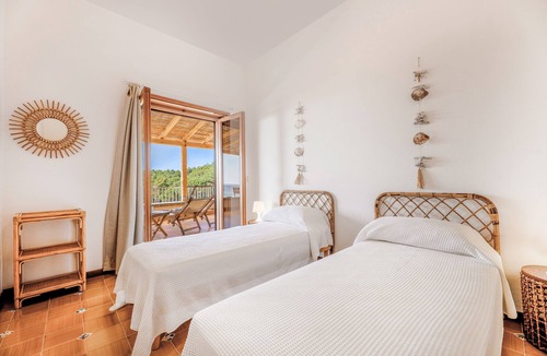 Fetovaia Apartment | Four-room flat Montecristo