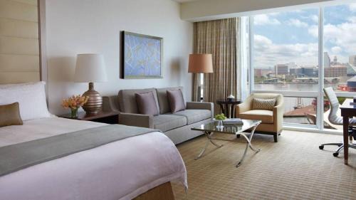 Harbor East Hotel | Four Seasons Baltimore