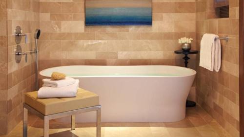 Harbor East Hotel | Four Seasons Baltimore