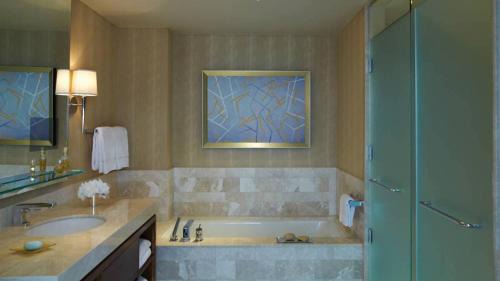Harbor East Hotel | Four Seasons Baltimore