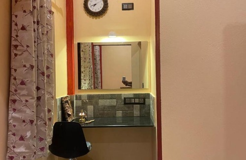 Stuart Hill House | Four Seasons Homestay single room