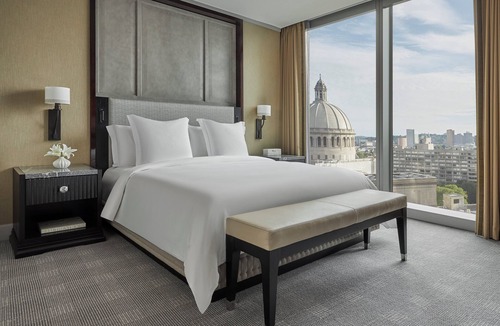 Prudential - St. Botolph Hotel | Four Seasons Hotel One Dalton Street, Boston