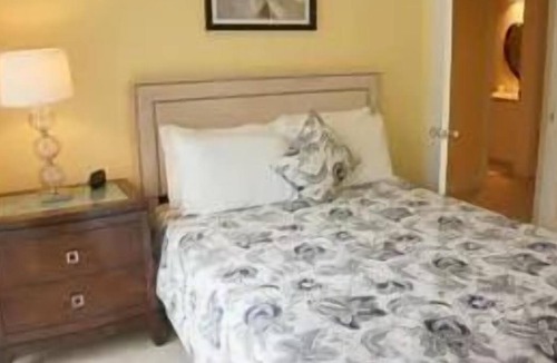 Cotton Ground House | Four Spaces! Great for a Family Getaway w/ Free Parking, Concierge & Spa!