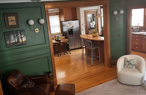 Marquette House | Four Square Marquette- Centrally located w porch, patio, sauna, fire pit