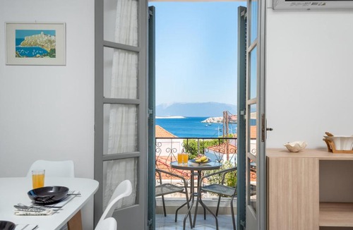 Halki Apartment | FOURLANOU HOUSE