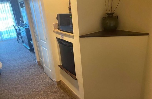Avoca Hotel | Fourwinds Lakeside Inn & Marina