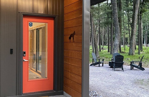 Wisconsin Dells Cabin | Fox Cabin @ Orange Tractor Retreat: 3BR ADA accessible cabin on 40 private acres