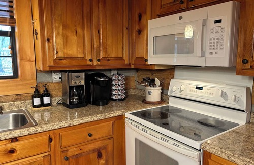 Mentone Cabin | Fox Den: Well appointed cabin, near Desoto State Park, hot tub, sleeps 2-6