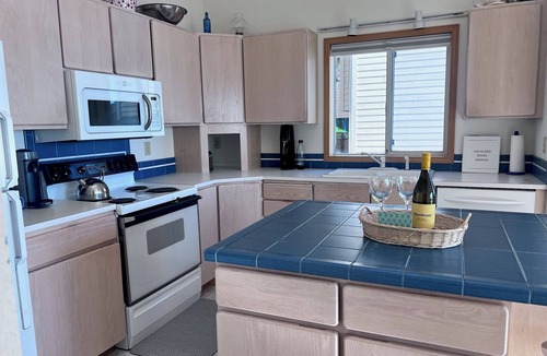 Fox Island House | Fox Island Beachfront Retreat - Kayaks, Canoe, Paddle Board & Epic Sunsets