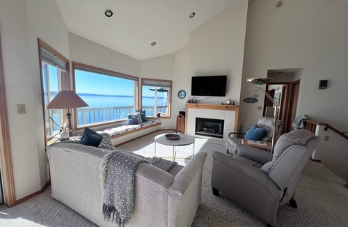 Fox Island House | Fox Island Beachfront Retreat - Kayaks, Canoe, Paddle Board & Epic Sunsets