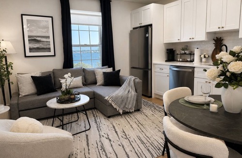 Fox Point Apartment | Fox Point Landing Residences