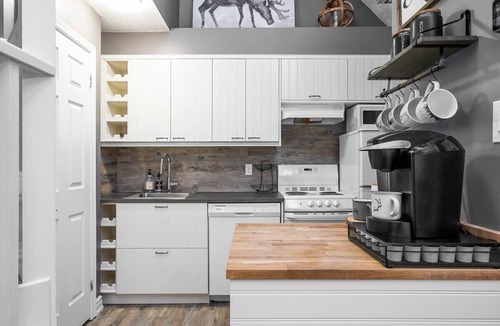 Craigleith Apartment | Fox Ridge | Hot Tub & Shuttle w/Patio