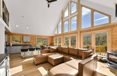 Canton House | Fox Run Log Cabin~ LUXE~Asheville~Dutch Cove