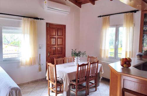 Kato Alepochori Apartment | Fox's Den - Alepochori's Sea & Mountain View Balcony!