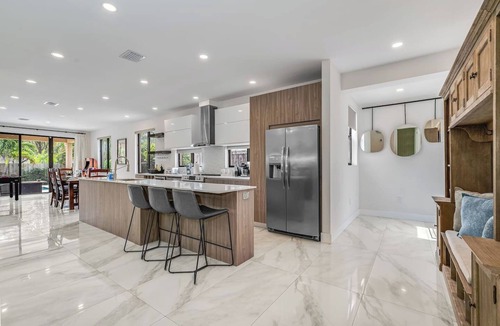 Croissant Park House | Fox Sonata Downtown Pool House