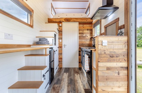 Foxley Cottage | Fox Tiny House- UK47395