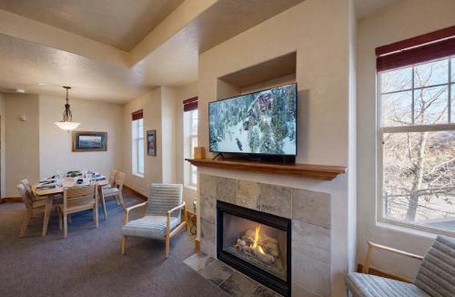 Kimball Junction Apartment | Foxpoint condo