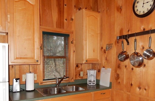 Sapphire Cabin | Foxs Den - Cozy Mountain Cabin!
