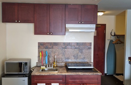 Drayton Valley Hotel | Foxwood Inn & Suites