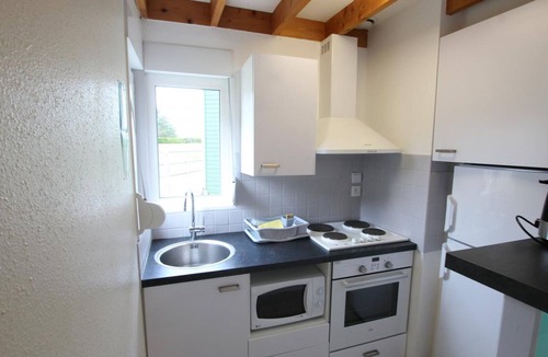Saint-Martin de Brehal Cottage | Family home in Bréhal, 2 bedrooms, terrace, BBQ, parking, pets allowed, wifi included