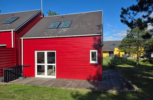 Saint-Martin de Brehal Cottage | Family home in Bréhal, 2 bedrooms, terrace, BBQ, parking, pets allowed, wifi included