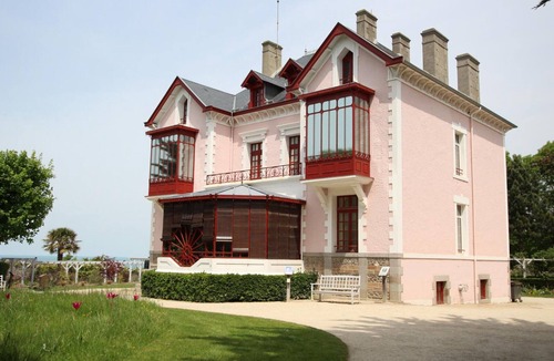 Saint-Martin de Brehal Cottage | Cozy Seaside House: 2 Bedrooms, Terrace, WiFi, BBQ, Pet-Friendly, Near Granville