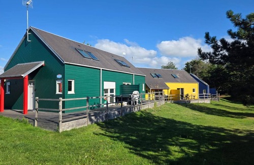 Saint-Martin de Brehal Cottage | Family-Friendly Seaside Cottage: WiFi, Shared Laundry, Terrace, Pets Welcome, Parking