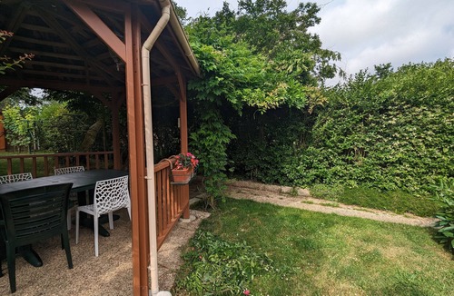 Rosnay Cottage | Charming Cottage in Brenne: Nature, Hiking, Close to Ponds, Private Garden, Fireplace