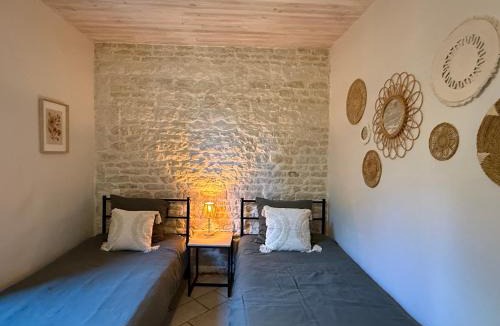 Fontenille-Saint-Martin-d'Entraigues House | Gîte la Charentaise