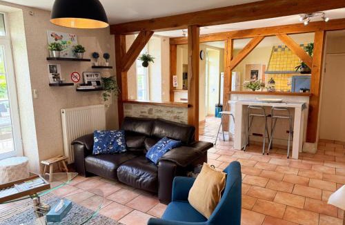 La Chapelle-Saint-Martin-en-Plaine House | Gîte paisible, animaux admis - 8 pers. - FR-1-491-482