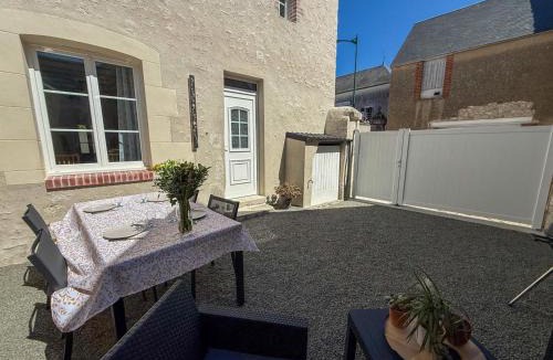 La Chapelle-Saint-Martin-en-Plaine House | Charmante maison de bourg accueillante - 5 pers. - FR-1-491-483