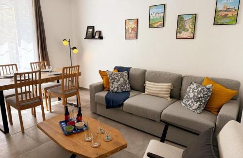 La Chapelle-Saint-Martin-en-Plaine House | Charmante maison de bourg accueillante - 5 pers. - FR-1-491-483