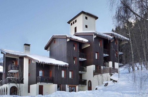 Montchavin Apartment | Beautiful Renovated Apartment · Balcony · Near Slopes and Shops · Ski Locker