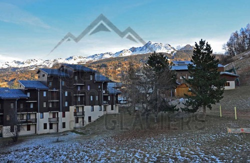 Montchavin Apartment | Renovated duplex for 8 near slopes with parking, balcony, mountain view, 3 bedrooms
