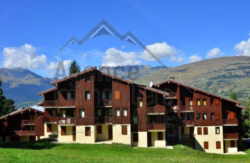 Montchavin Apartment | Renovated duplex for 8 near slopes with parking, balcony, mountain view, 3 bedrooms