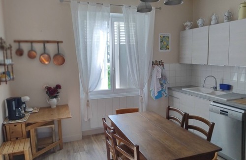 Rouffignac-Saint-Cernin-de-Reilhac House | Holiday Home “Les Glycines” with Private Terrace and Garden