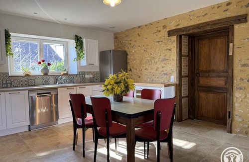 Rouffignac-Saint-Cernin-de-Reilhac Cottage | Stone house with AC, 4 guests