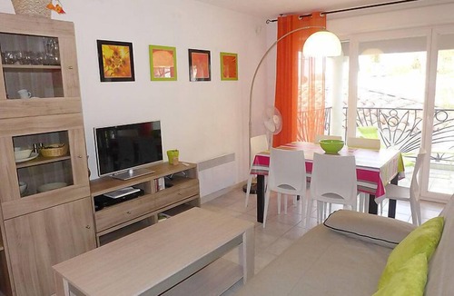 Saint-Cyr-sur-Mer Apartment | Le Madrilène by Interhome
