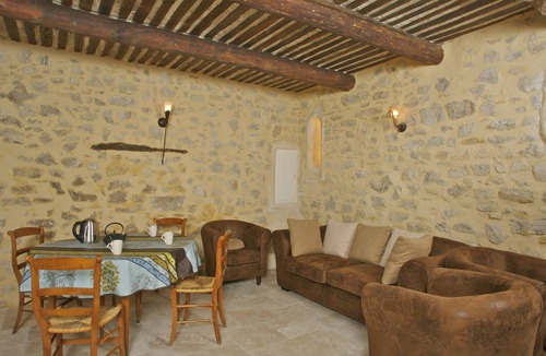 Saint-Hippolyte-le-Graveyron House | Lodging in an authentic Provençal Castle.