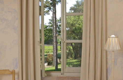 Saint-Hippolyte-le-Graveyron House | Lodging in an authentic Provençal Castle.