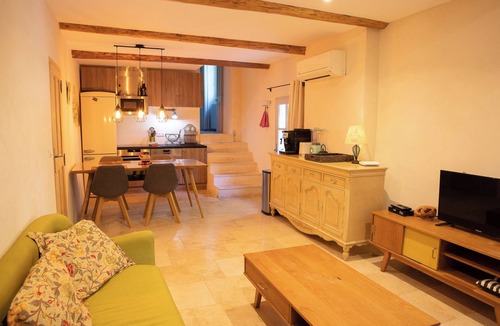 Saint-Hippolyte-le-Graveyron Cottage | Gîte DENTELLES