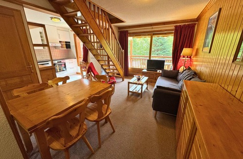 Saint-Martin-de-Belleville Apartment | Bright duplex for 6, 50m from slopes
