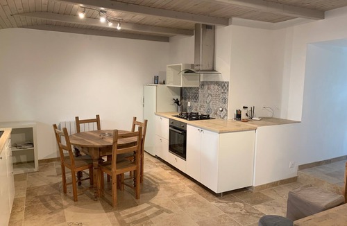 Saint-Michel-de-Chabrillanoux Apartment | Gîte Charmant Dans Maison Ardéchoise au Coeur des Montagnes Pour Amoureux Nature