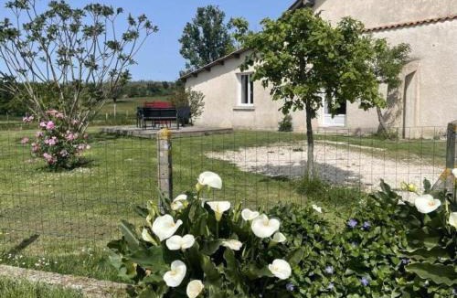 Puymangou House | Gîte spacieux avec jardin privé, proche Dordogne et Charente, idéal pour 2 personnes et animaux acceptés - FR-1-616-358