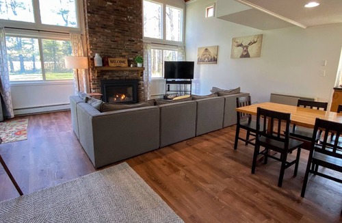Franconia Apartment | Franconia Village Retreat - homey small town feel 3 miles from Cannon Ski Area! AC in bedrooms!