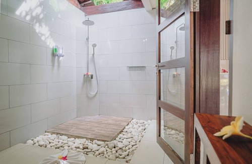 Lovina Hotel | Frangipani Beach Hotel