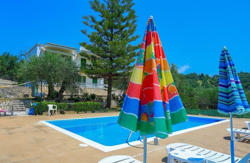 Agios Spyridon Corfu House | Frangiskos Ena: Private Apt, shared pool. WiFi, A/C, close to the sea.