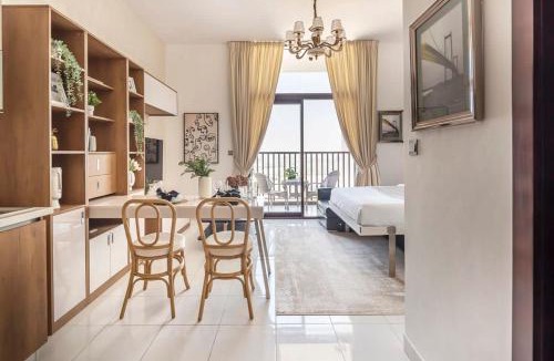 Discovery Gardens Apartment | Frank Porter - Starz by Danube