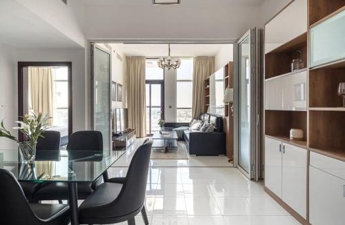 Discovery Gardens Apartment | Frank Porter - Starz by Danube